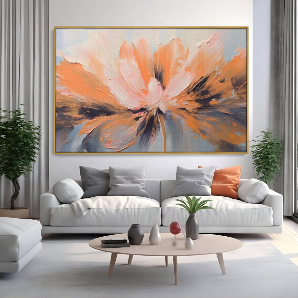 Tablou canvas cu tablou canvas cu floare abstracta, in rama de aluminiu auriu, pe perete intr-un living